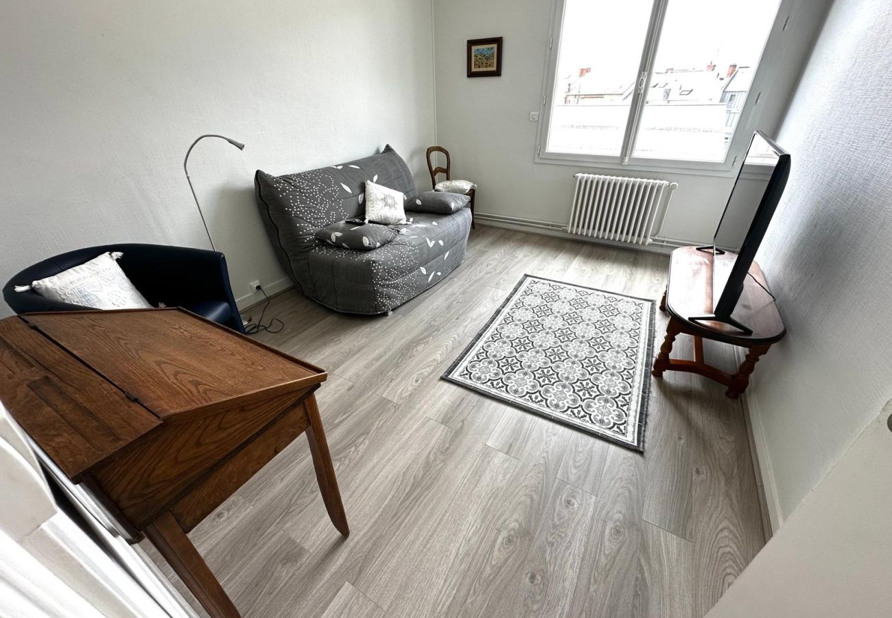 Appartement à Châteauroux - T3 centre-ville- ascenseur- parking- vue panoramique 