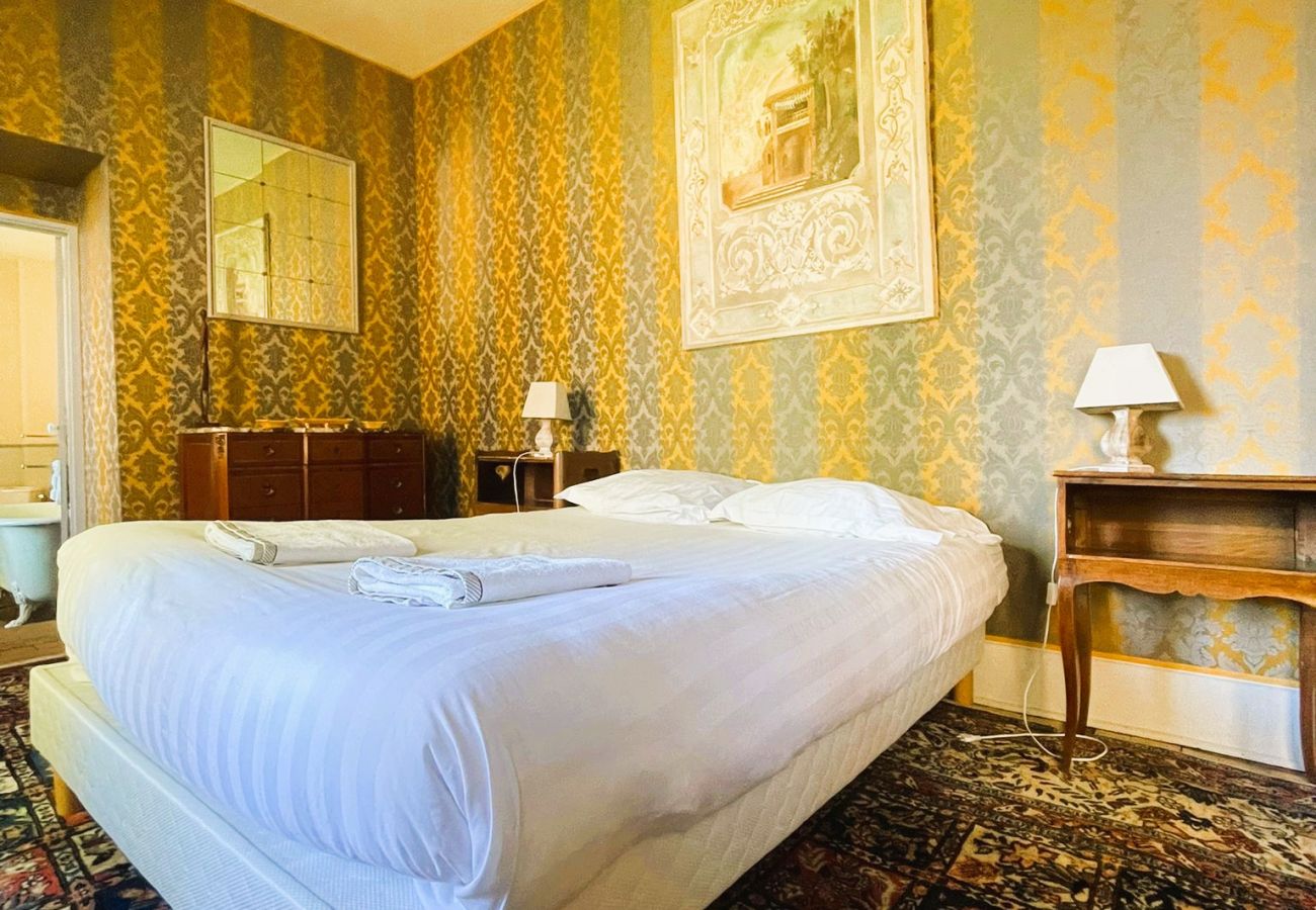 Domaine à Bagneux - La Maison de Philippine-Gite 22 pers-piscine-parc