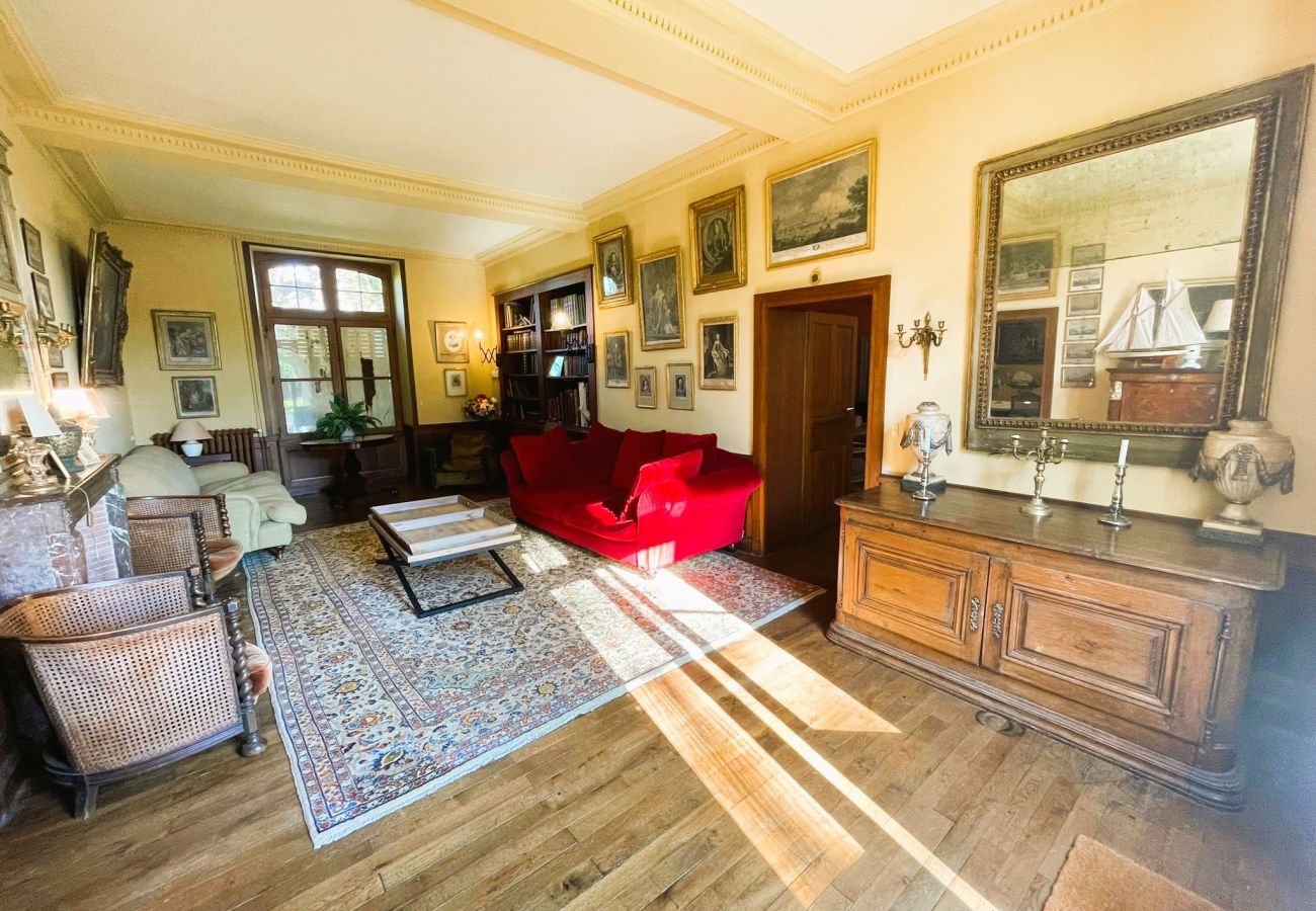 Domaine à Bagneux - La Maison de Philippine-Gite 22 pers-piscine-parc