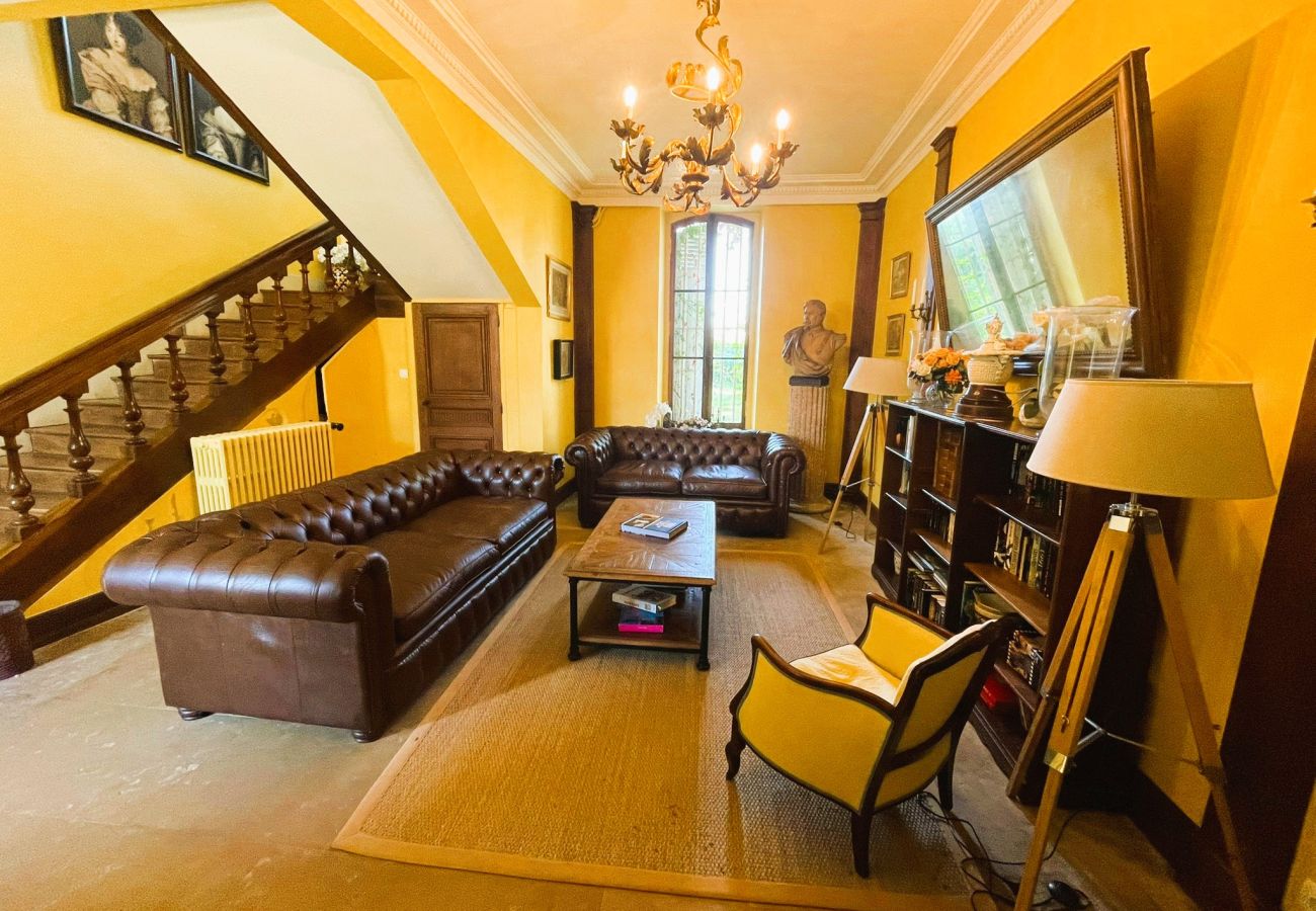 Domaine à Bagneux - La Maison de Philippine-Gite 22 pers-piscine-parc