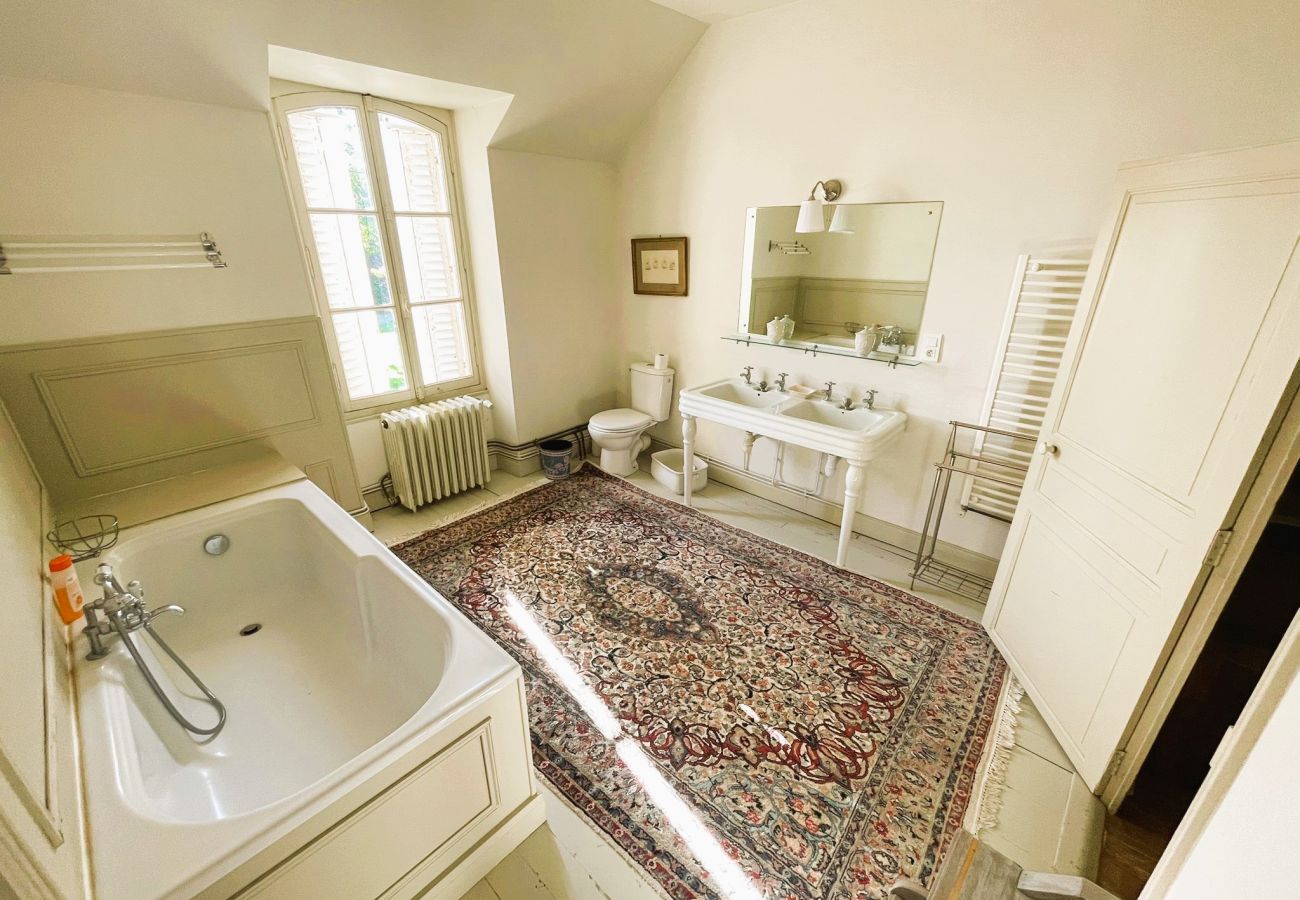 Domaine à Bagneux - La Maison de Philippine-Gite 22 pers-piscine-parc