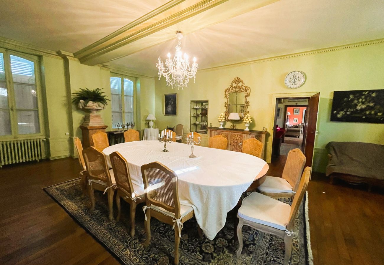 Domaine à Bagneux - La Maison de Philippine-Gite 22 pers-piscine-parc