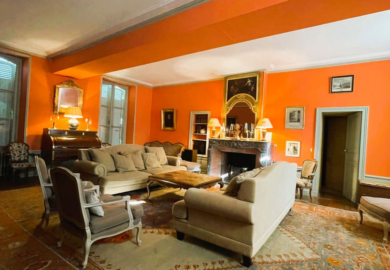 Domaine à Bagneux - La Maison de Philippine-Gite 22 pers-piscine-parc