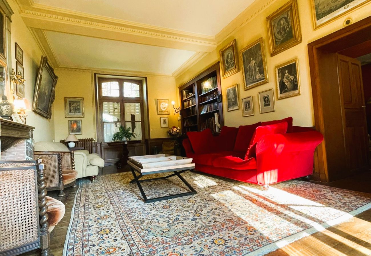 Domaine à Bagneux - La Maison de Philippine-Gite 22 pers-piscine-parc