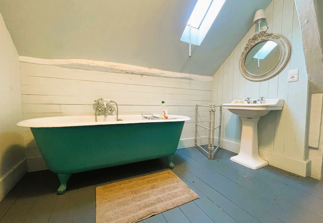 Domaine à Bagneux - La Maison de Philippine-Gite 22 pers-piscine-parc