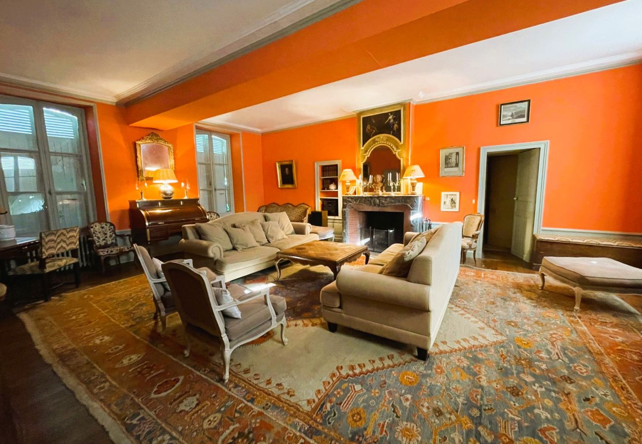 Domaine à Bagneux - La Maison de Philippine-Gite 22 pers-piscine-parc