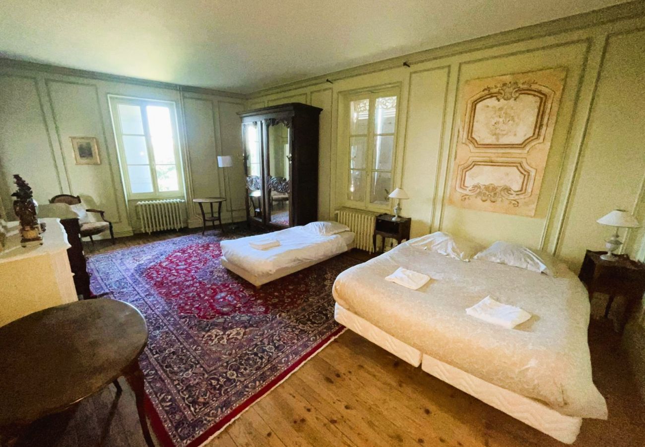 Domaine à Bagneux - La Maison de Philippine-Gite 22 pers-piscine-parc