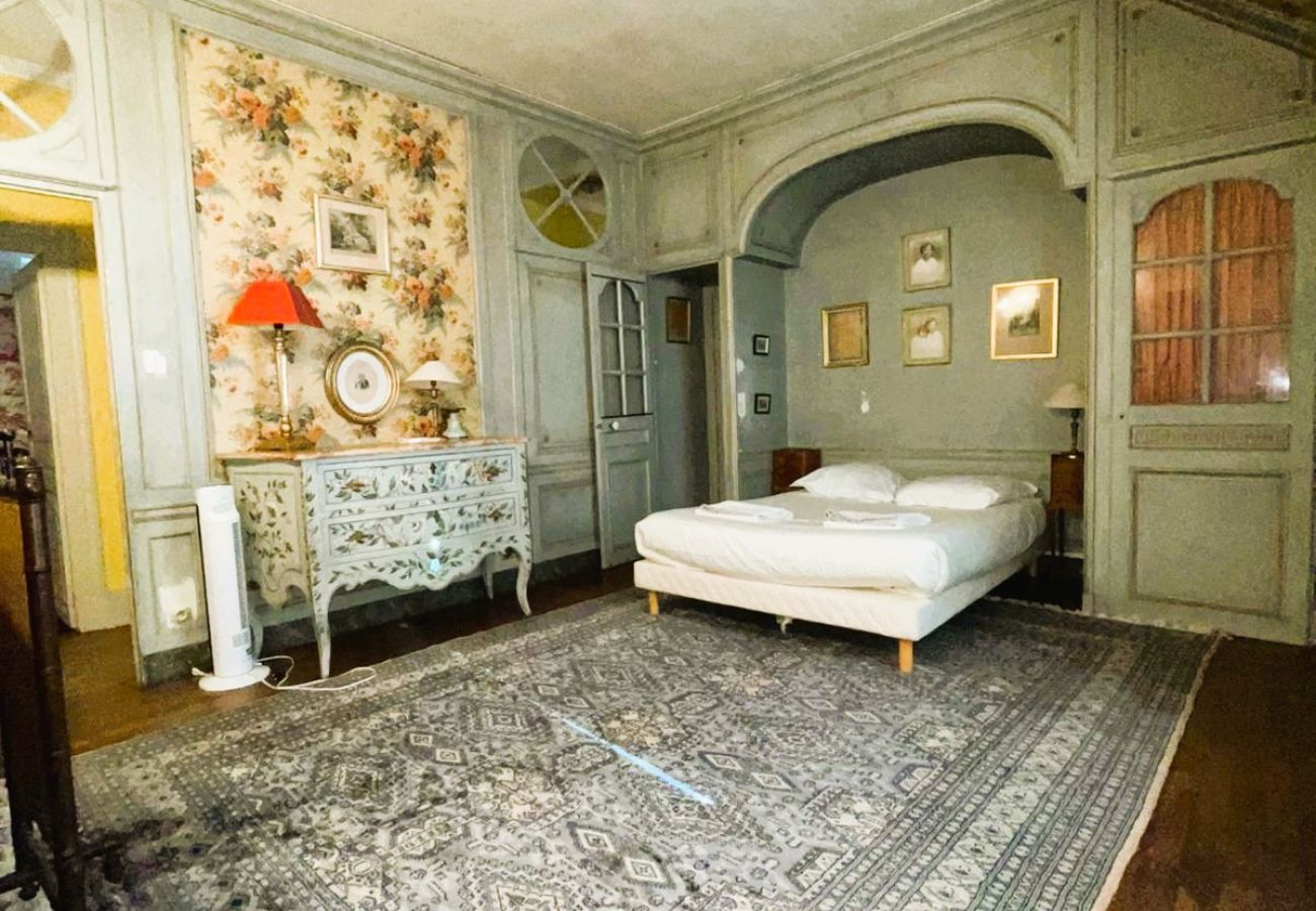 Domaine à Bagneux - La Maison de Philippine-Gite 22 pers-piscine-parc