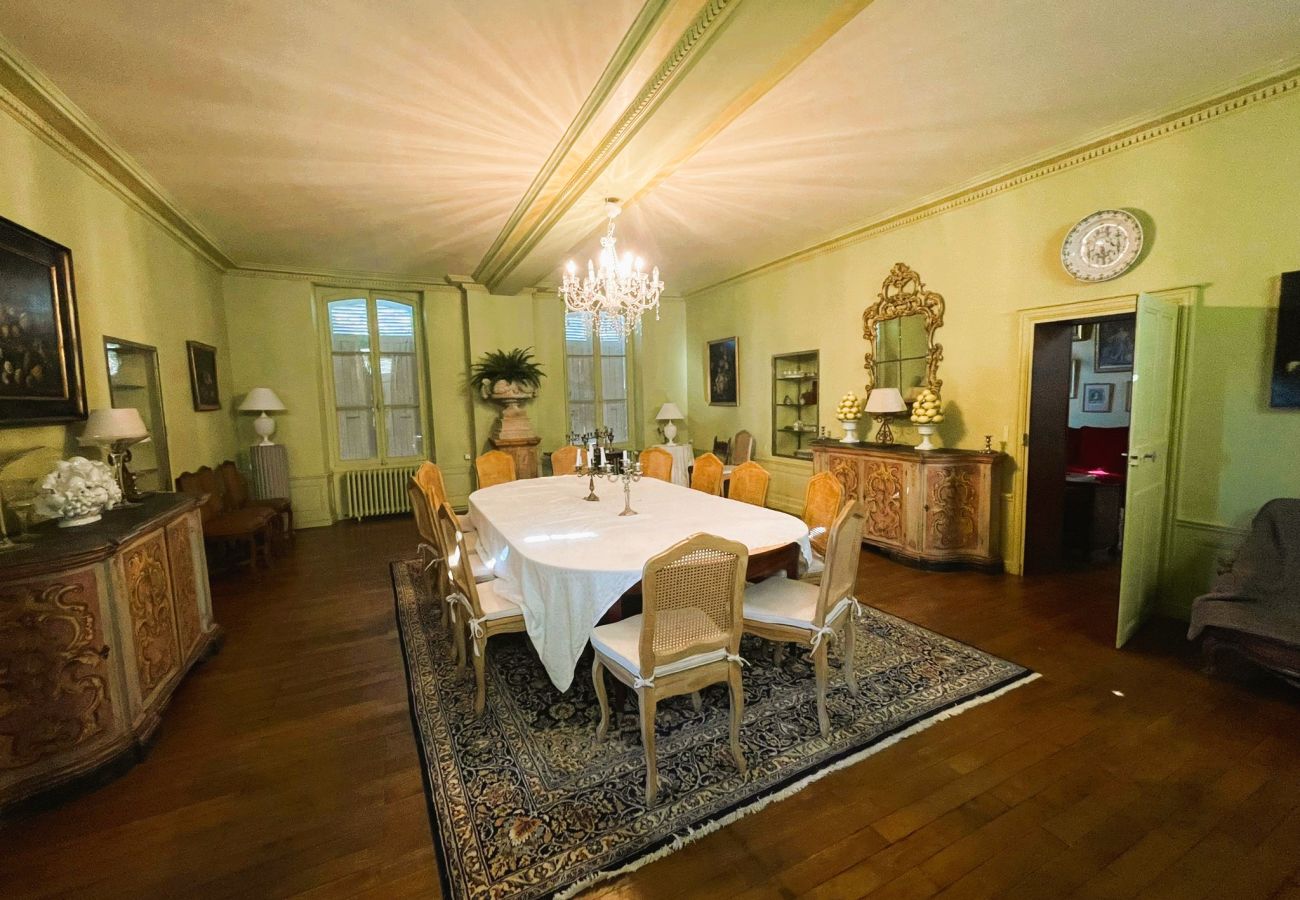 Domaine à Bagneux - La Maison de Philippine-Gite 22 pers-piscine-parc