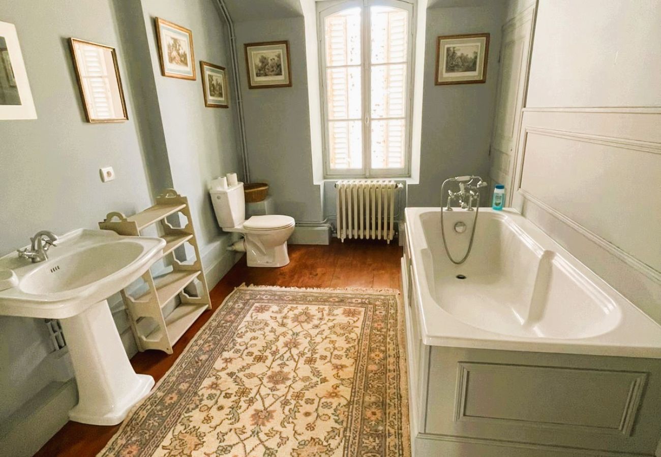 Domaine à Bagneux - La Maison de Philippine-Gite 22 pers-piscine-parc