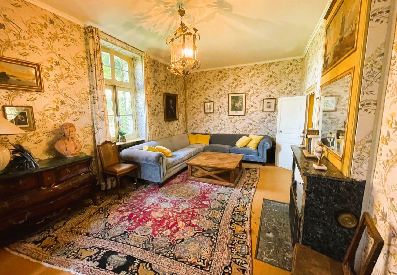 Domaine à Bagneux - La Maison de Philippine-Gite 22 pers-piscine-parc