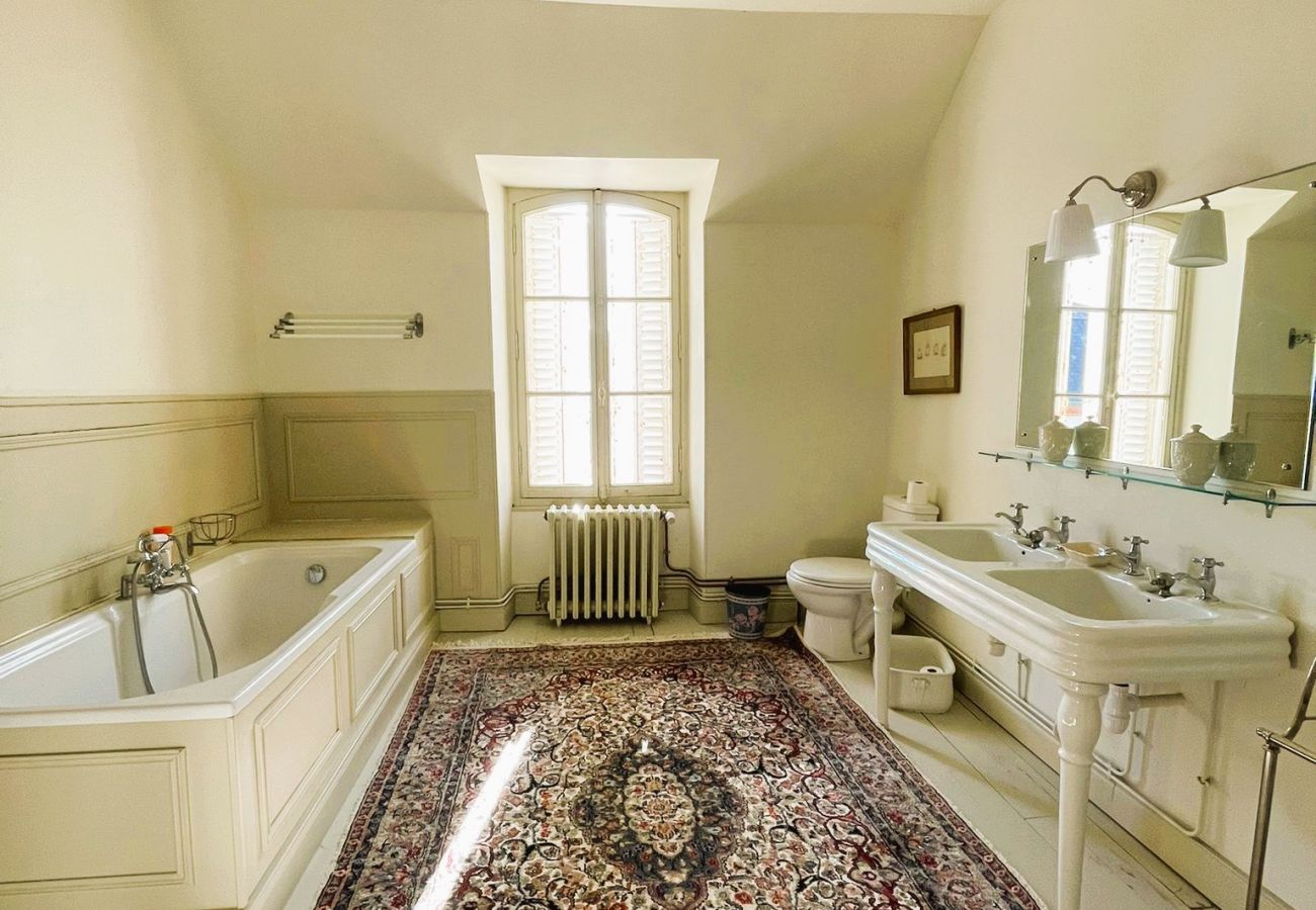 Domaine à Bagneux - La Maison de Philippine-Gite 22 pers-piscine-parc