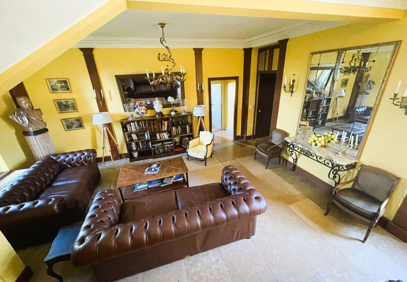 Domaine à Bagneux - La Maison de Philippine-Gite 22 pers-piscine-parc