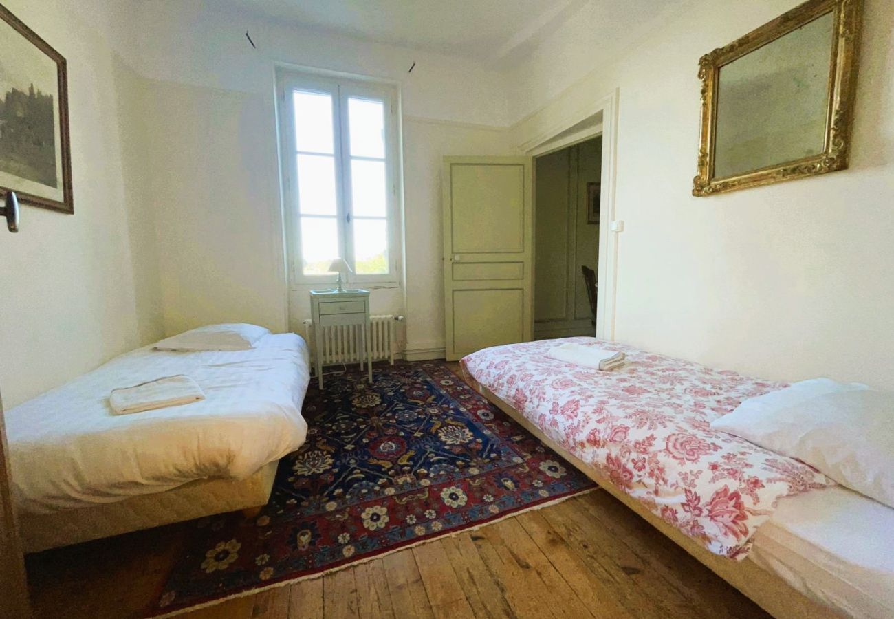 Domaine à Bagneux - La Maison de Philippine-Gite 22 pers-piscine-parc