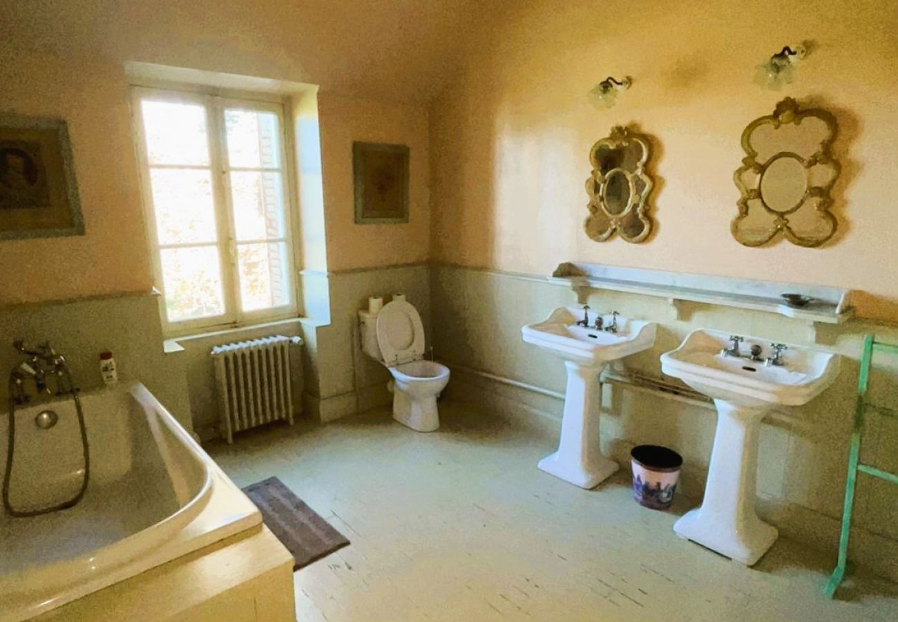 Domaine à Bagneux - La Maison de Philippine-Gite 22 pers-piscine-parc