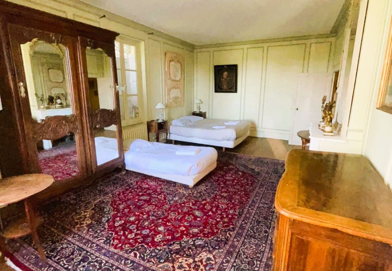 Domaine à Bagneux - La Maison de Philippine-Gite 22 pers-piscine-parc