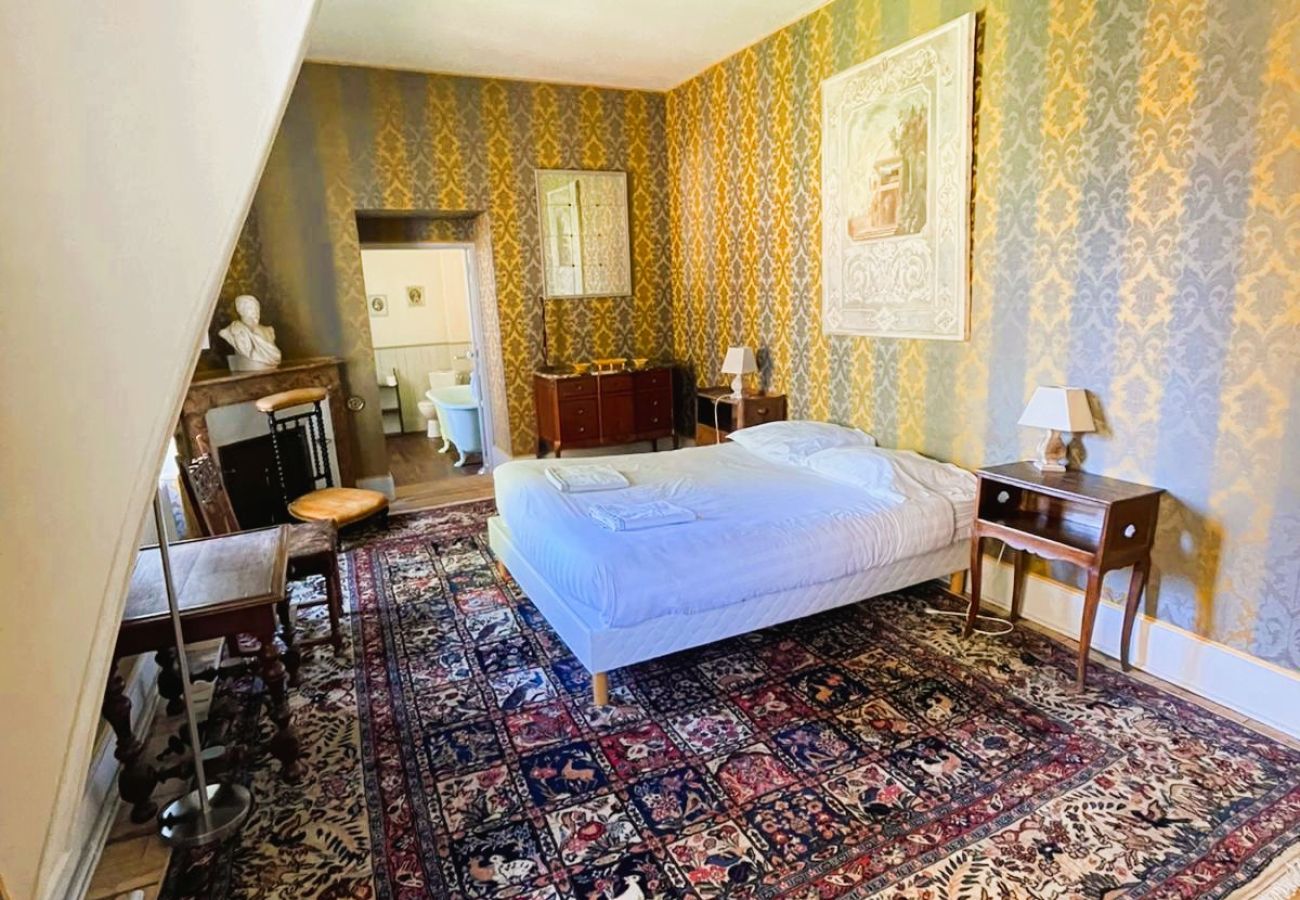 Domaine à Bagneux - La Maison de Philippine-Gite 22 pers-piscine-parc