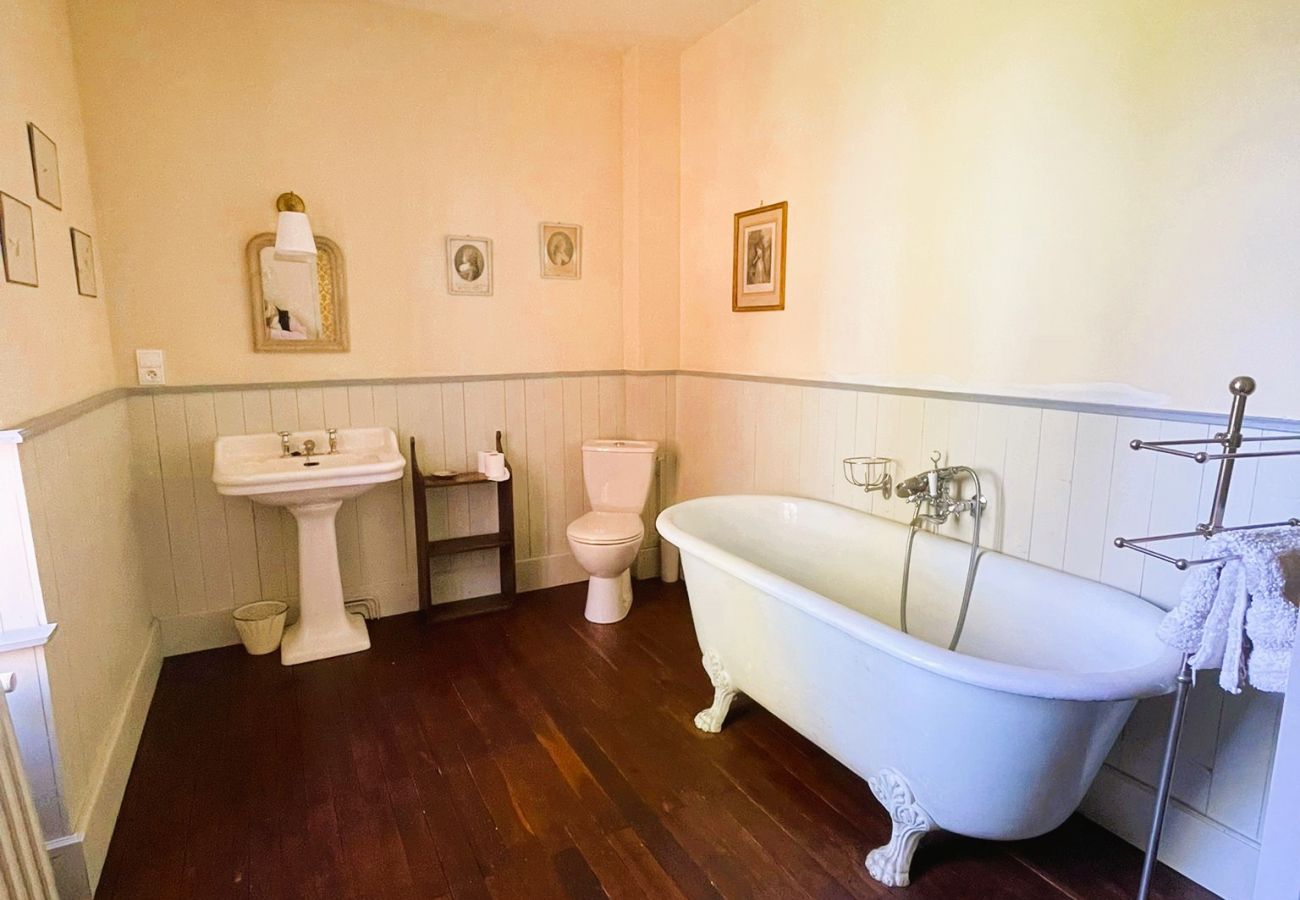 Domaine à Bagneux - La Maison de Philippine-Gite 22 pers-piscine-parc