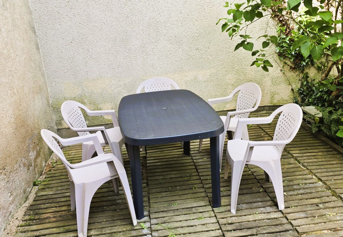 Appartement à Châteauroux - Maison proche du lac-4 pers-wifi-cour