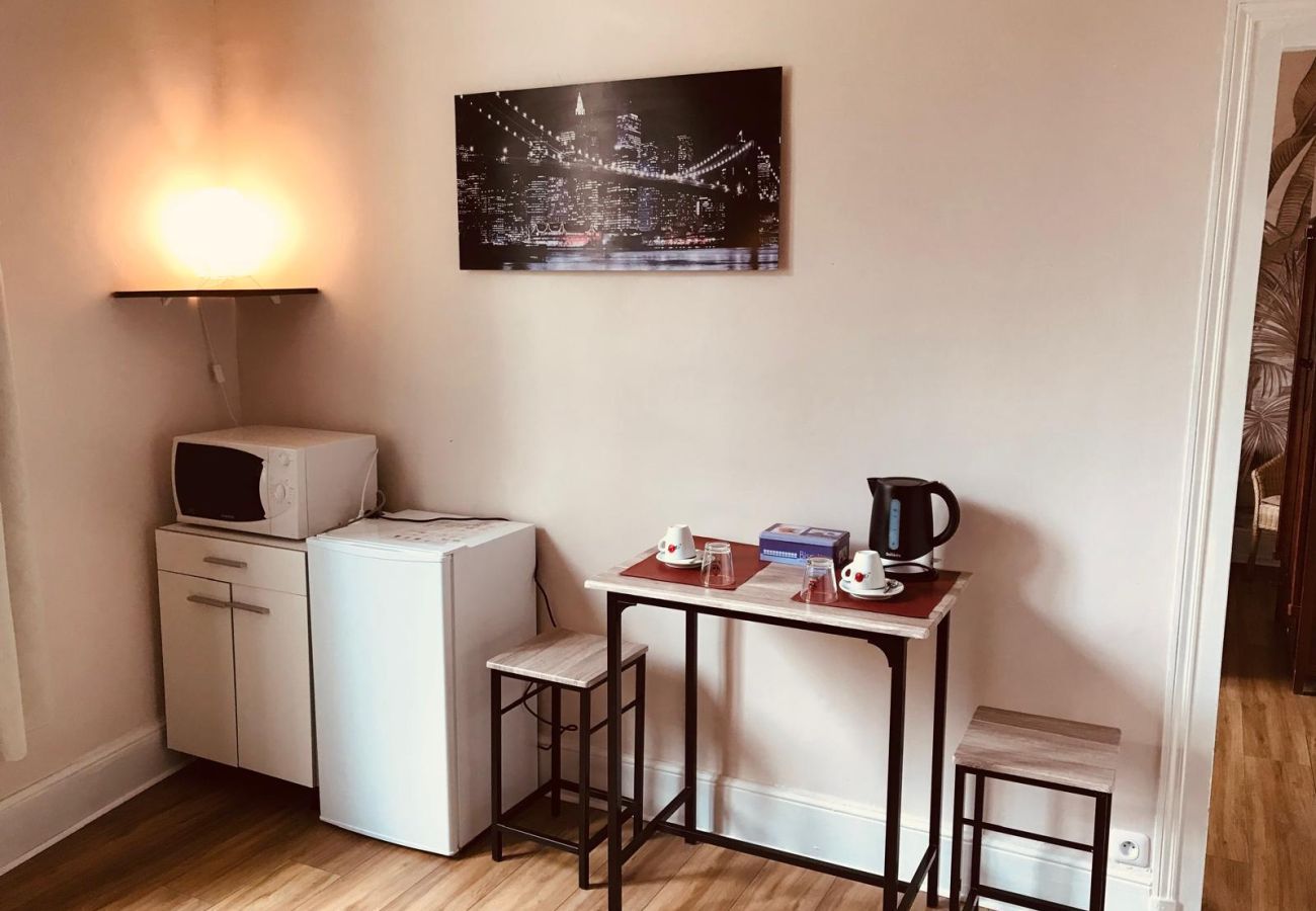 Chambres d'hôtes à Ecueillé - 11/ Logement 4 pers sdb privée wifi-cuisine commune