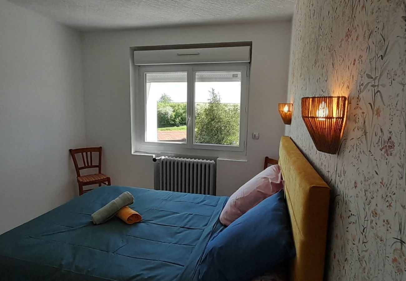 Maison à Vatan - Grande maison de campagne 4 chambres doubles- jardin clos