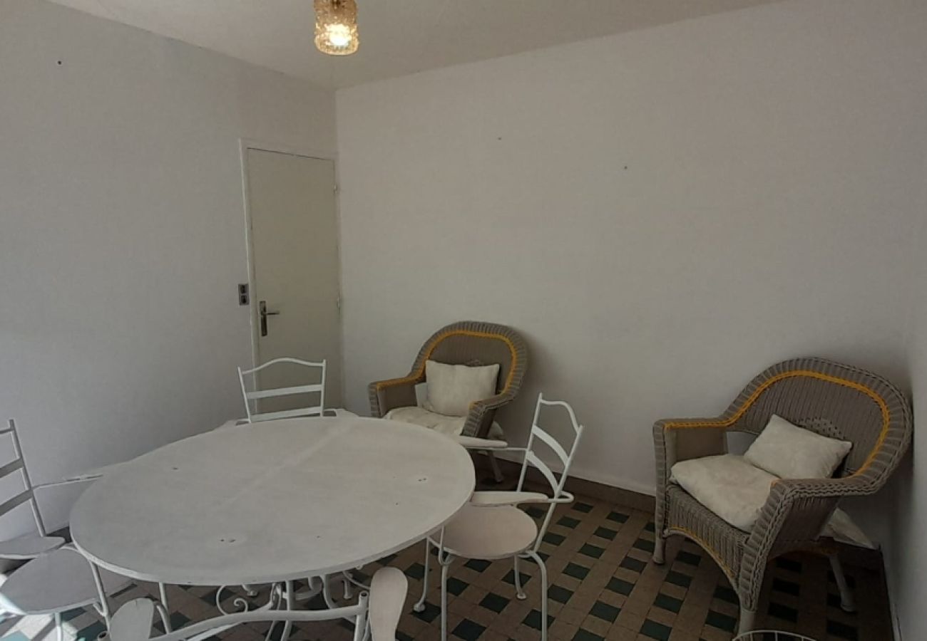 Maison à Vatan - Grande maison de campagne 4 chambres doubles- jardin clos