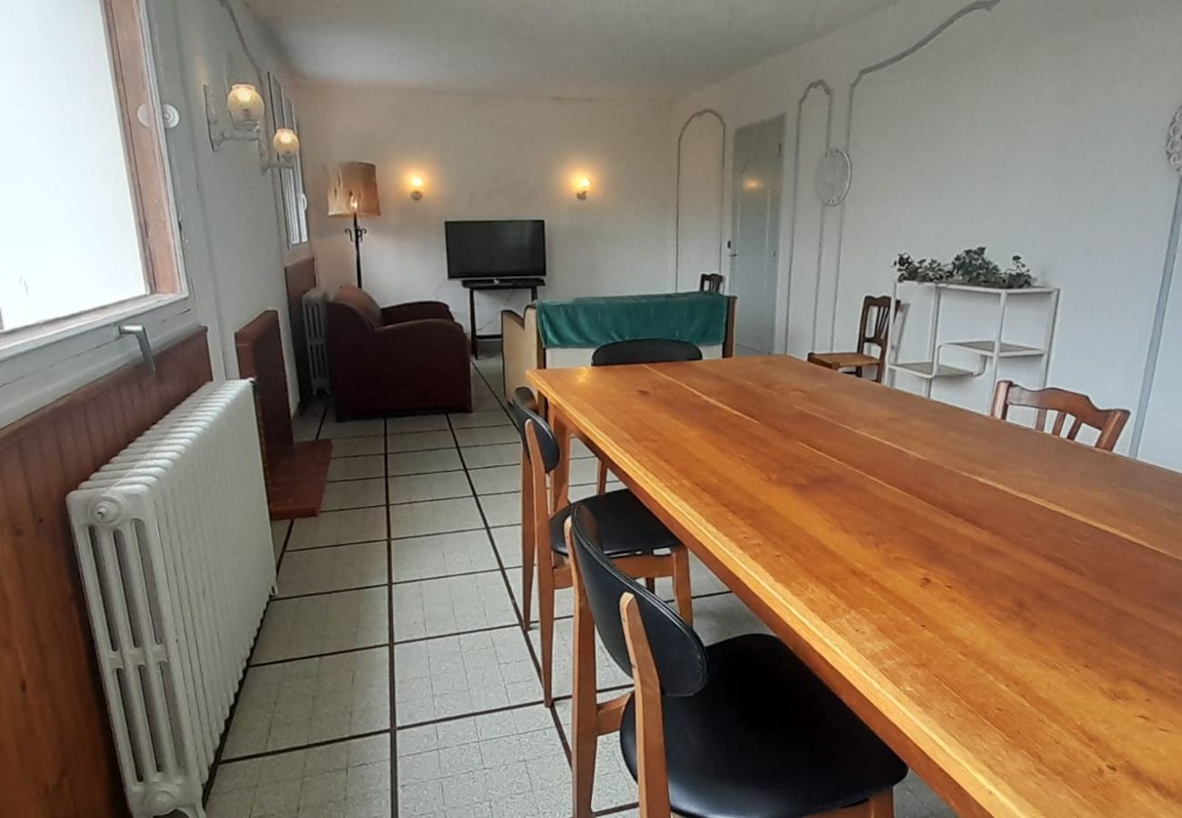 Maison à Vatan - Grande maison de campagne 4 chambres doubles- jardin clos