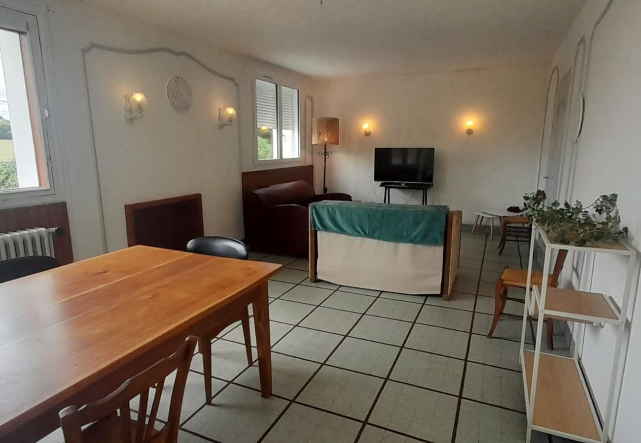 Maison à Vatan - Grande maison de campagne 4 chambres doubles- jardin clos