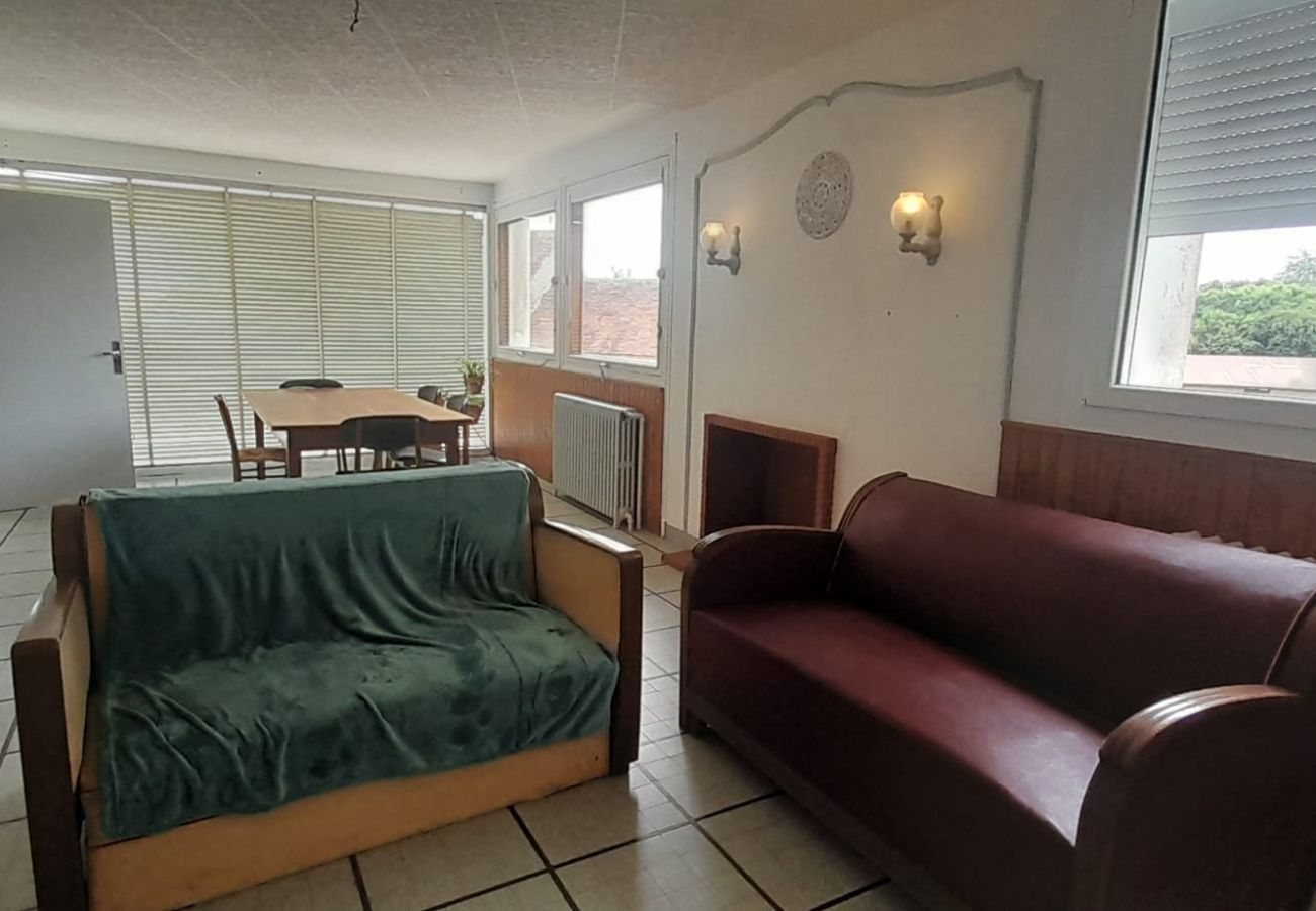 Maison à Vatan - Grande maison de campagne 4 chambres doubles- jardin clos