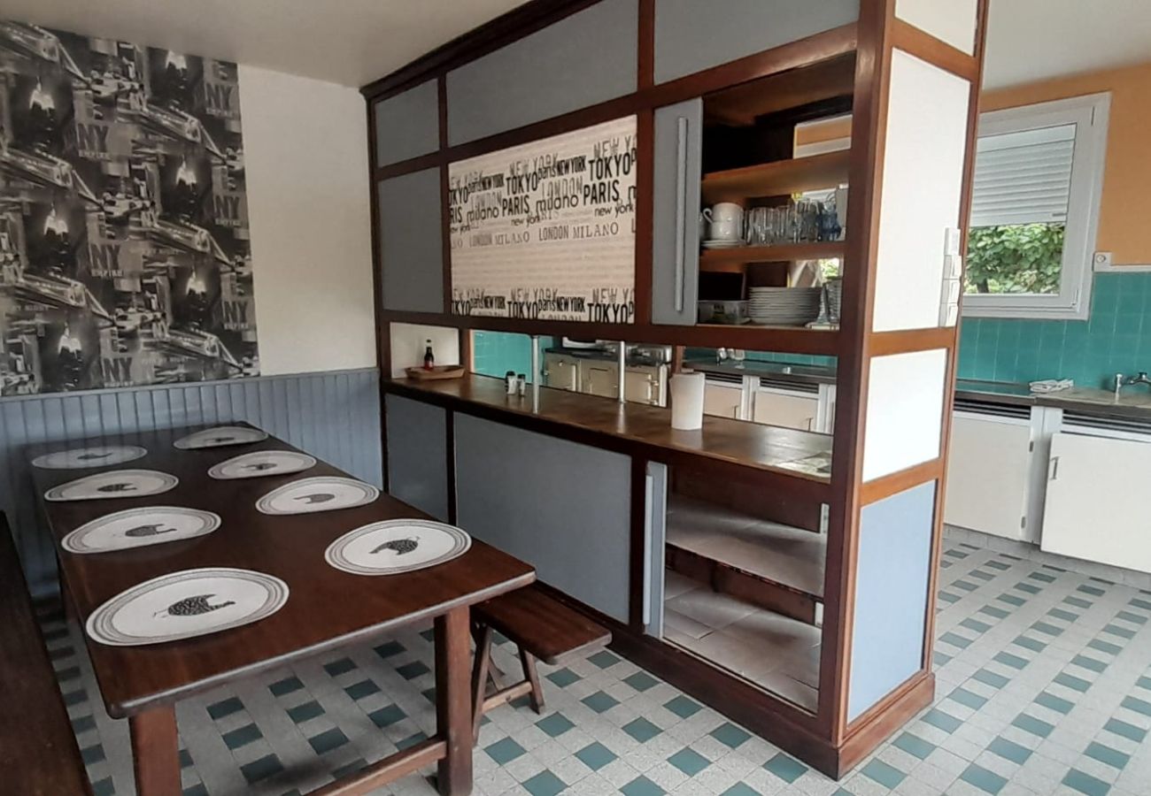 Maison à Vatan - Grande maison de campagne 4 chambres doubles- jardin clos