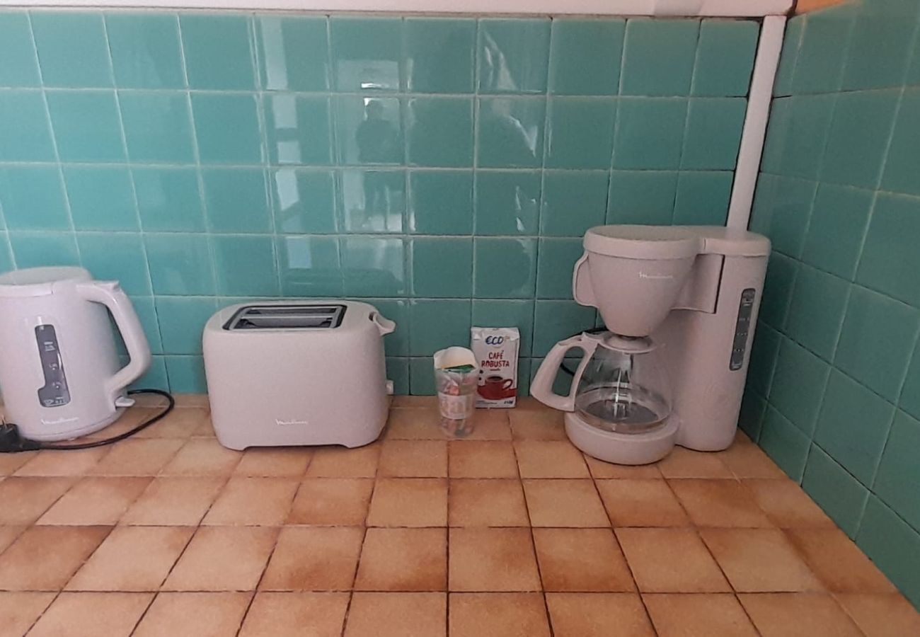 Maison à Vatan - Grande maison de campagne 4 chambres doubles- jardin clos