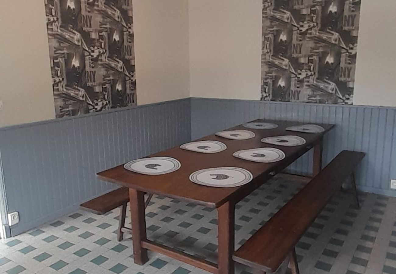 Maison à Vatan - Grande maison de campagne 4 chambres doubles- jardin clos