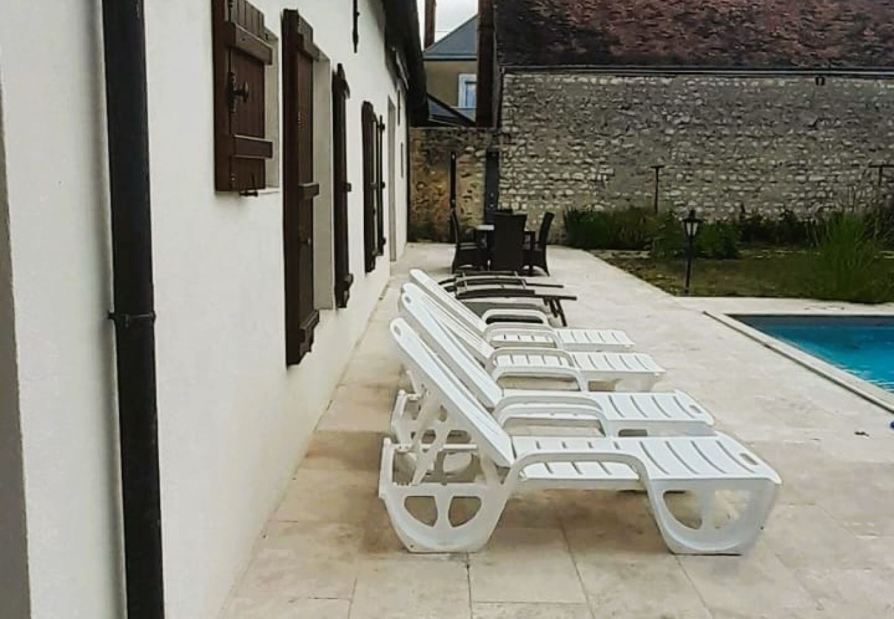 Maison à Levroux - Le Chai - villa 14 pers avec piscine au coeur de Levroux