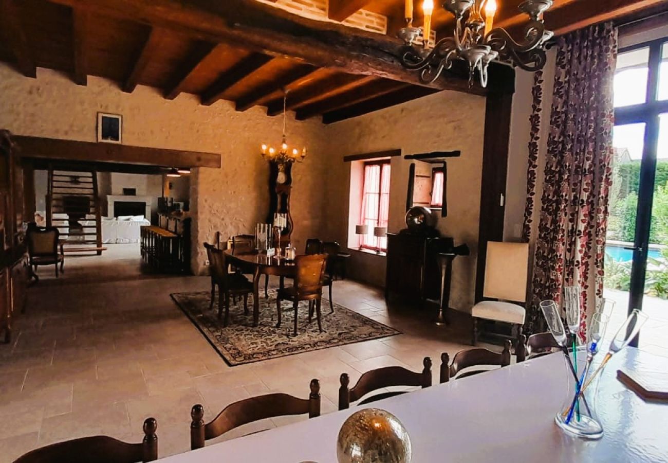 Maison à Levroux - Le Chai - villa 14 pers avec piscine au coeur de Levroux