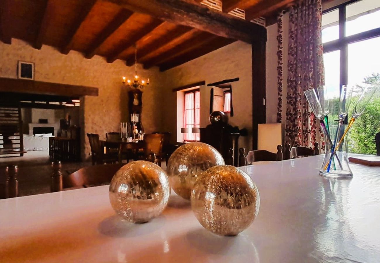 Maison à Levroux - Le Chai - villa 14 pers avec piscine au coeur de Levroux