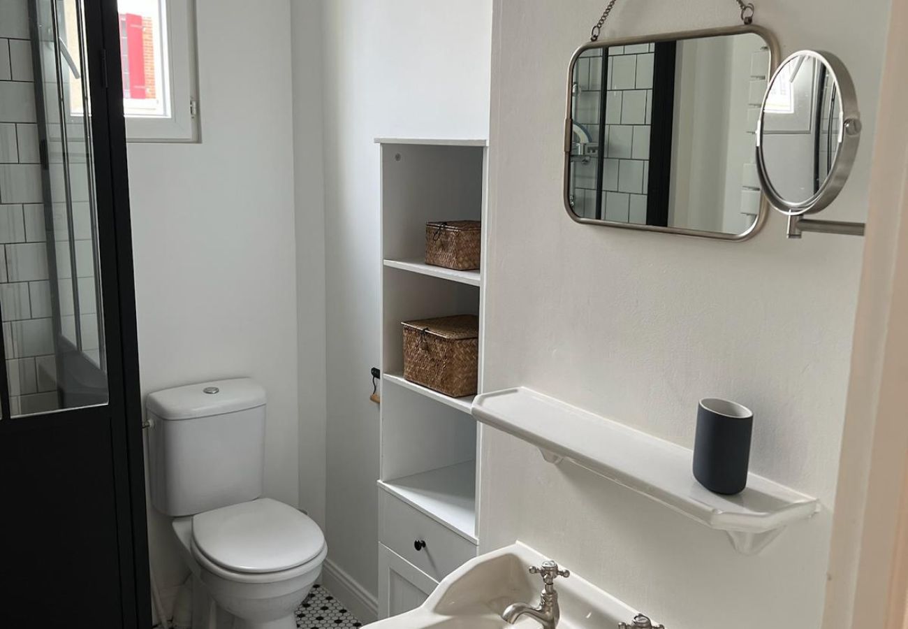 Maison à Châteauroux - La maison de Léonie- 2chb - cour privée - wifi