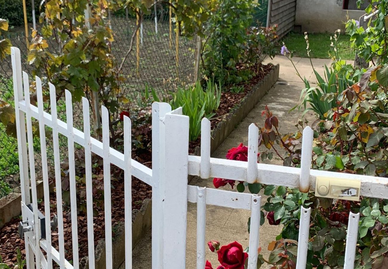 Maison à Châteauroux - La maison de Léonie- 2chb - cour privée - wifi