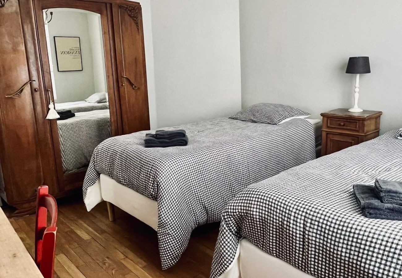 Maison à Châteauroux - La maison de Léonie- 2chb - cour privée - wifi