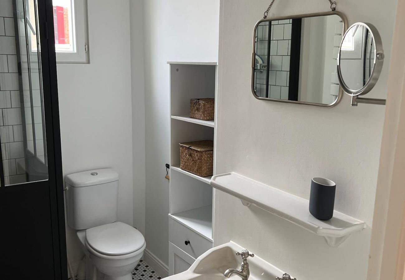 Maison à Châteauroux - La maison de Léonie- 2chb - cour privée - wifi