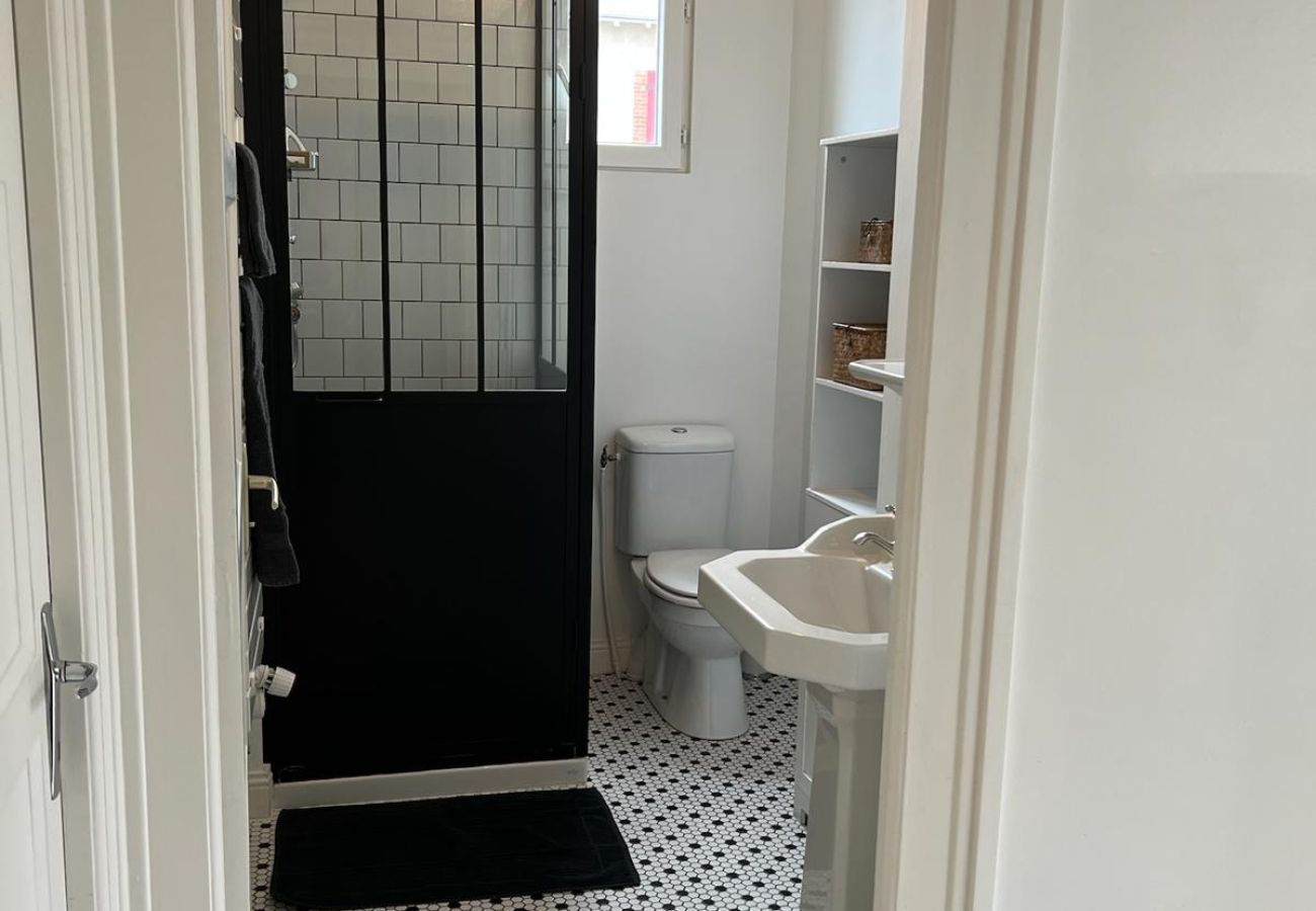 Maison à Châteauroux - La maison de Léonie- 2chb - cour privée - wifi