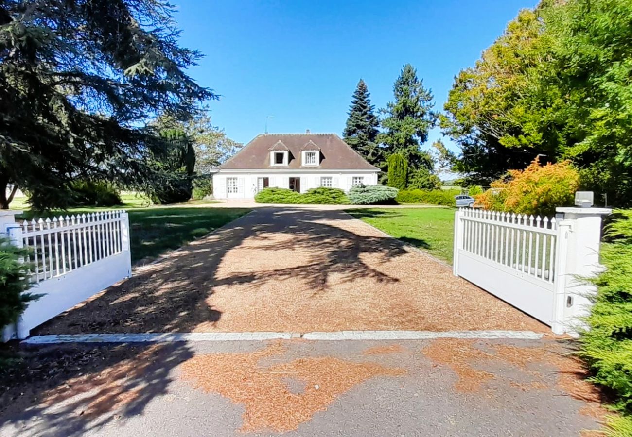 Maison à Sainte-Fauste - Le gite du Brossat. 10 pers wifi jardin