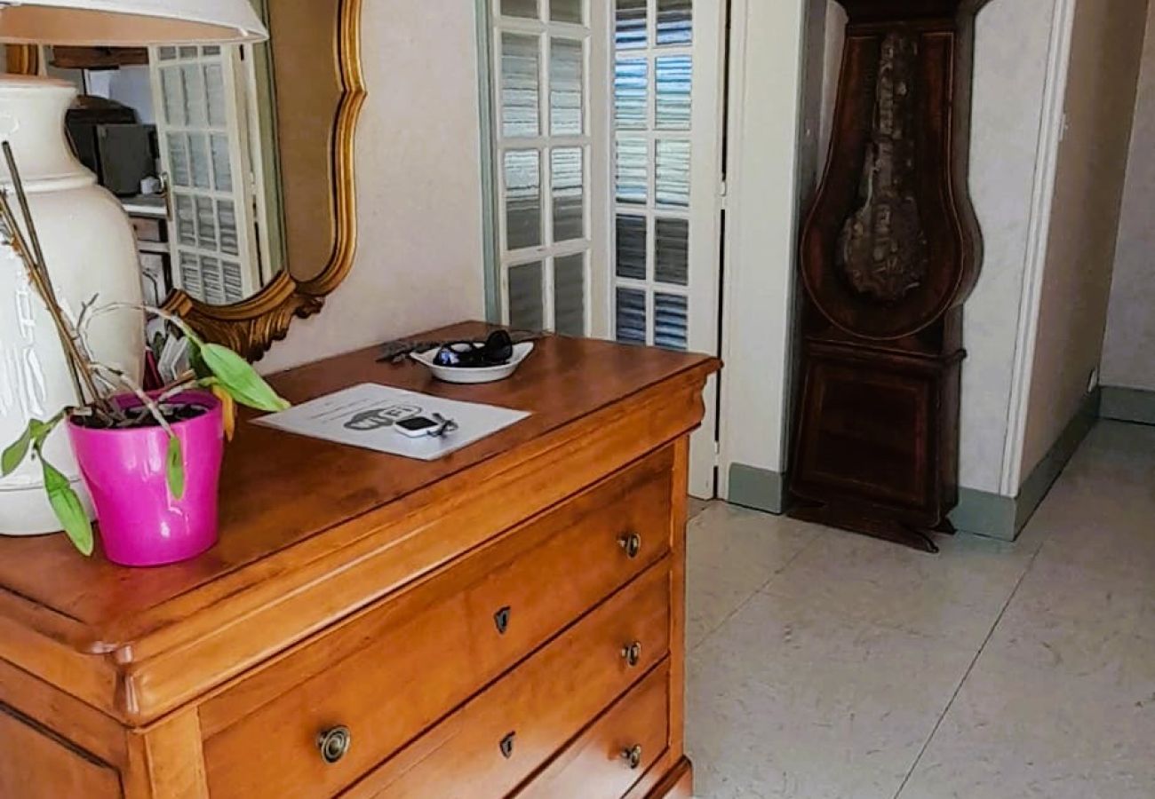 Maison à Sainte-Fauste - Le gite du Brossat. 10 pers wifi jardin