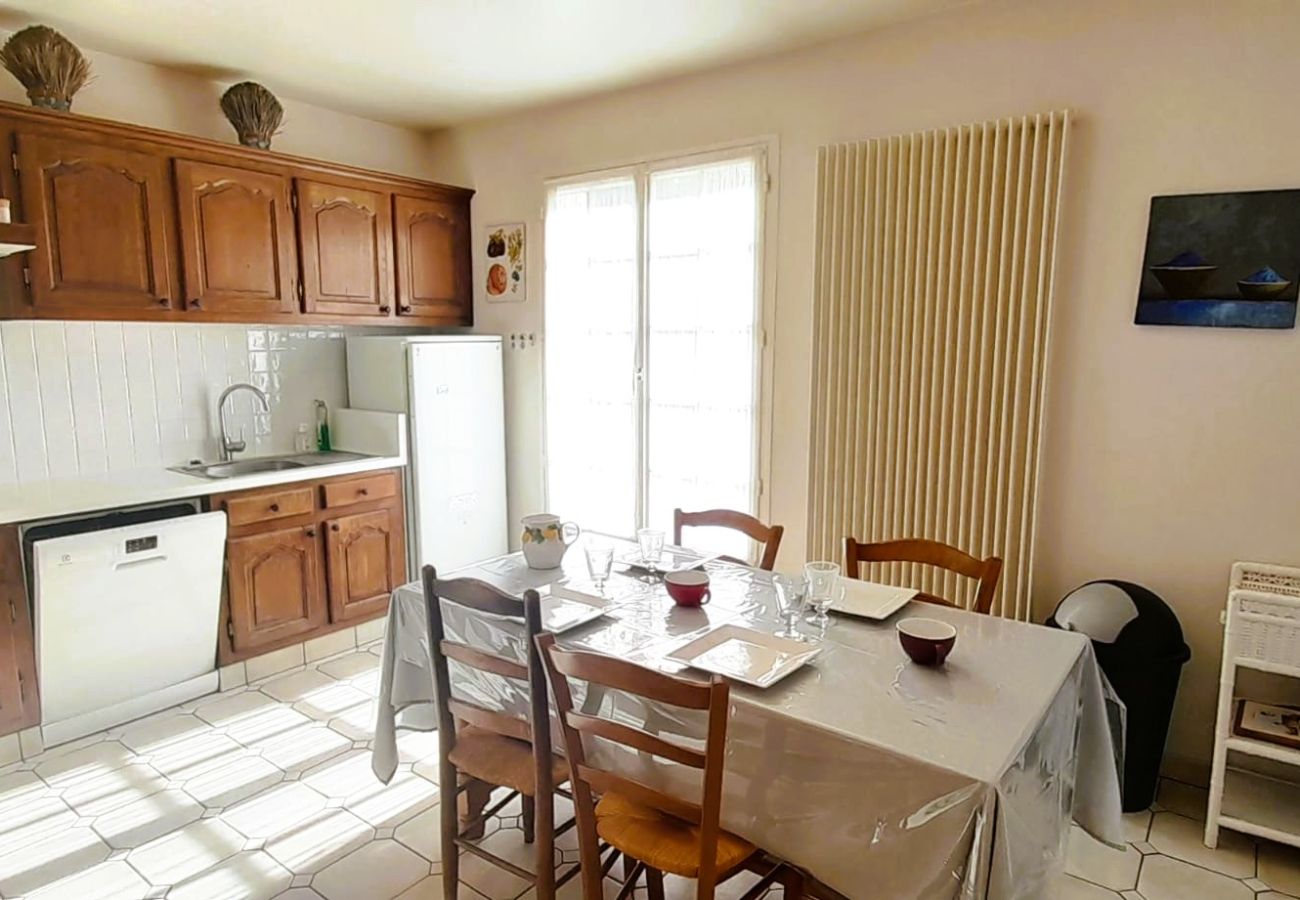 Maison à Sainte-Fauste - Le gite du Brossat. 10 pers wifi jardin