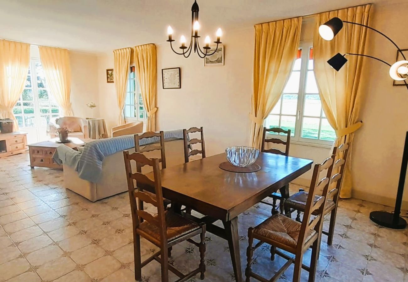 Maison à Sainte-Fauste - Le gite du Brossat. 10 pers wifi jardin