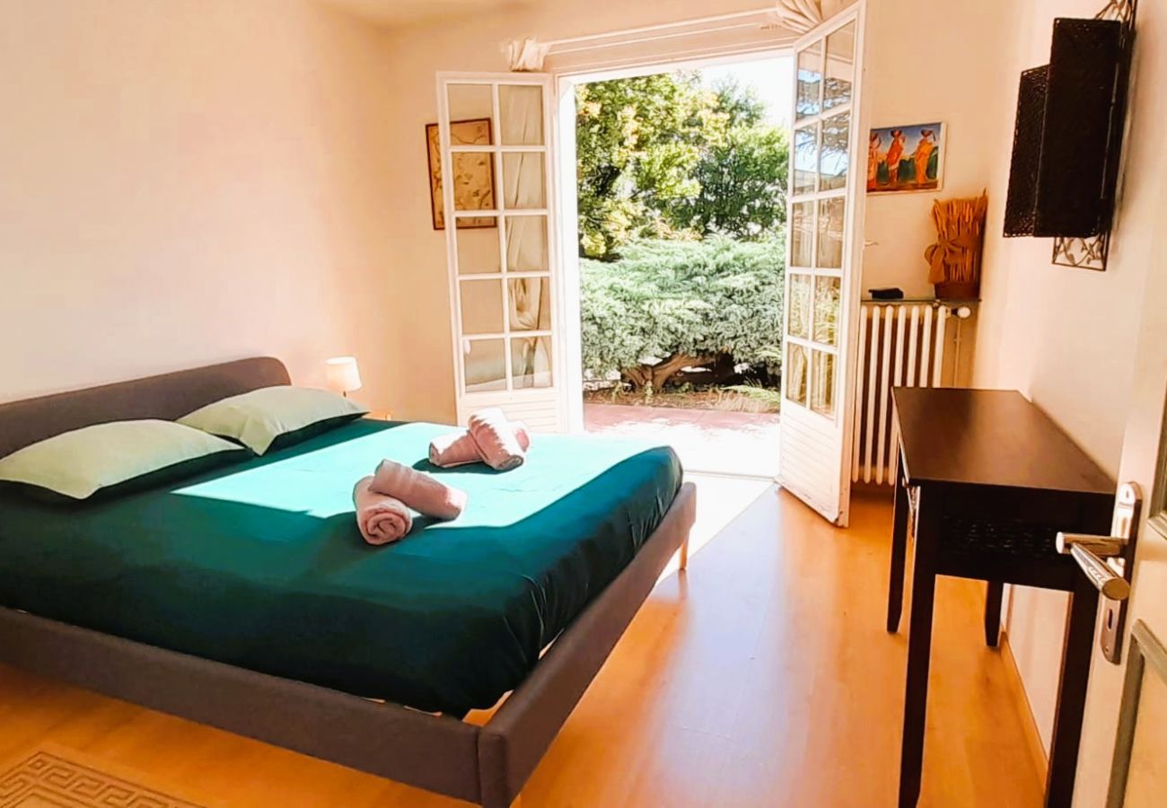 Maison à Sainte-Fauste - Le gite du Brossat. 10 pers wifi jardin