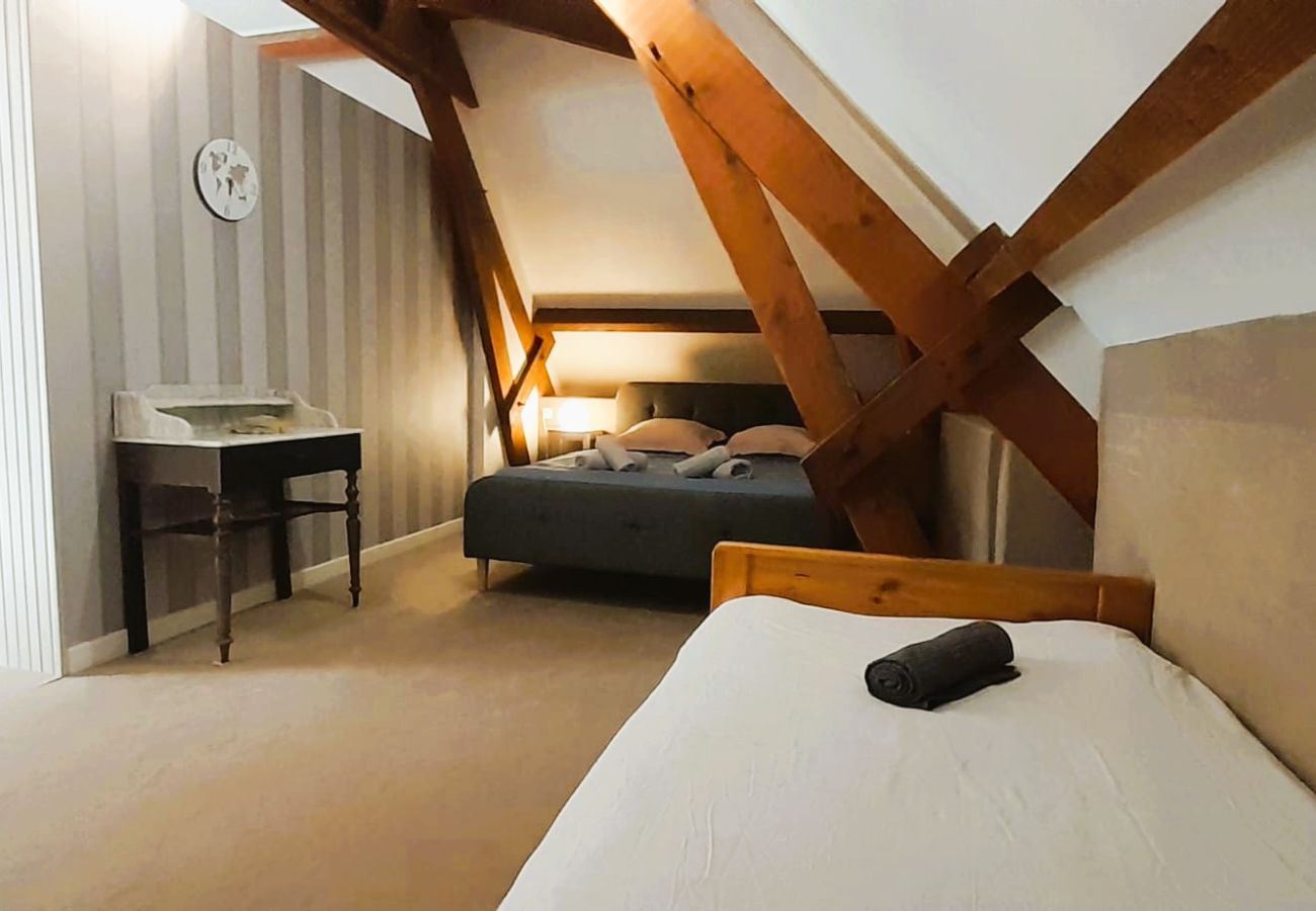 Maison à Sainte-Fauste - Le gite du Brossat. 10 pers wifi jardin