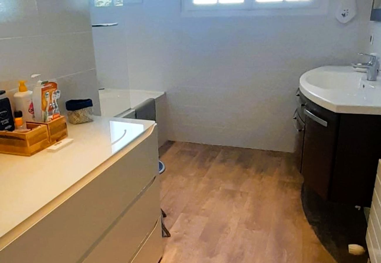 Maison à Sainte-Fauste - Le gite du Brossat. 10 pers wifi jardin