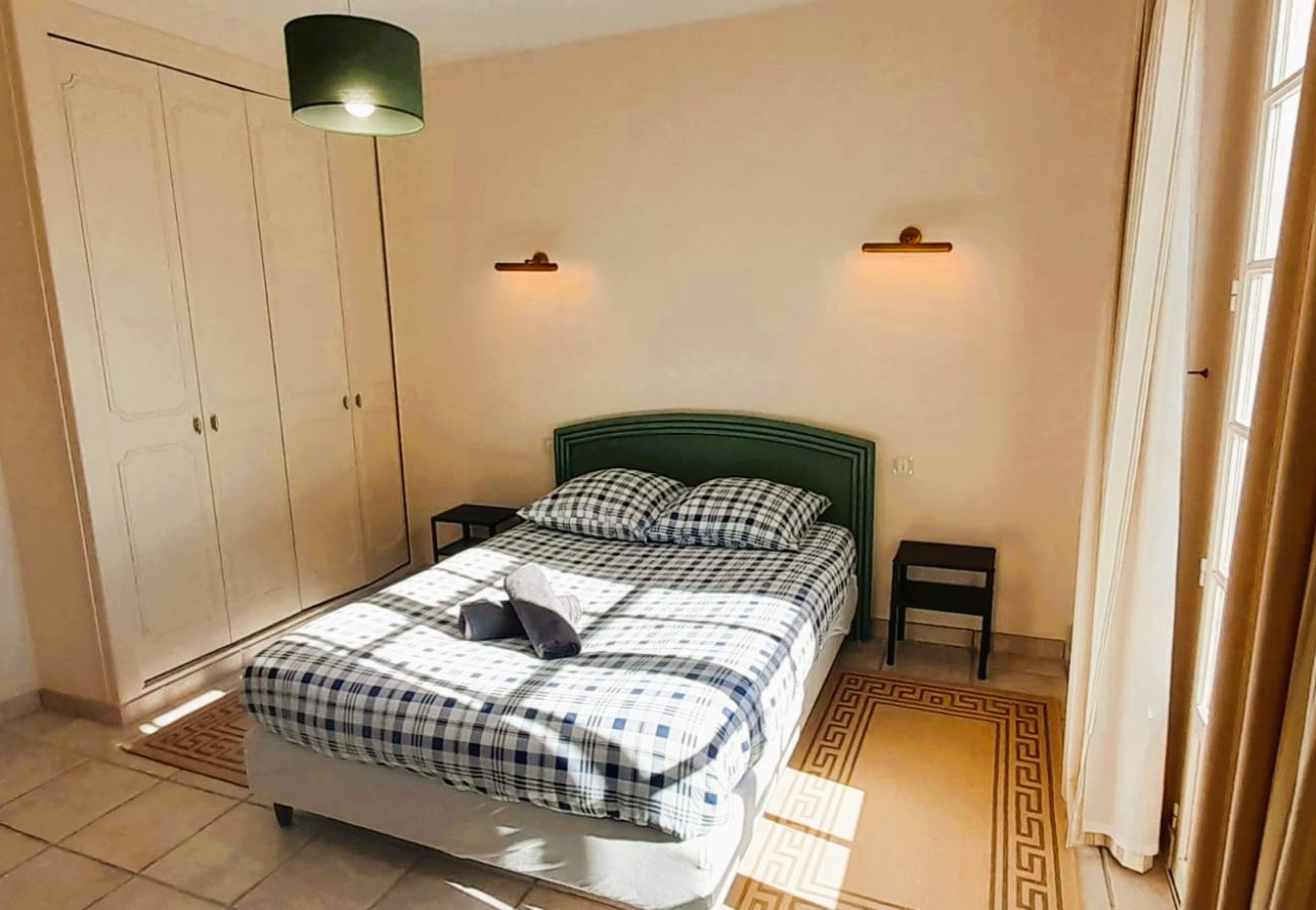 Maison à Sainte-Fauste - Le gite du Brossat. 10 pers wifi jardin