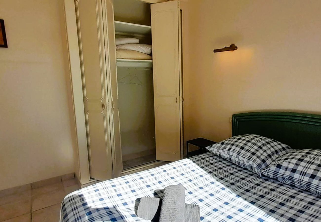 Maison à Sainte-Fauste - Le gite du Brossat. 10 pers wifi jardin