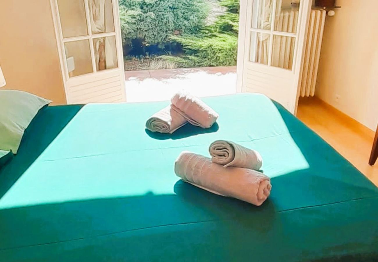 Maison à Sainte-Fauste - Le gite du Brossat. 10 pers wifi jardin